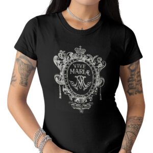 VIVE MARIA DAMEN T-SHIRTMarke: Vive MariaModell: Maria's Baroque Shirt femaleProdukt Nr.: 45951Farbe: schwarzHauptmaterial: 100% BiobaumwolleDieses schwarze Damen T-Shirt besteht aus einem angenehmen