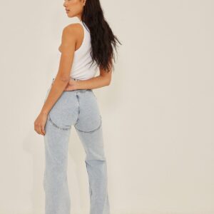 NA-KD Trend Organische Jeans mit Nahtdetail hinten - Blue