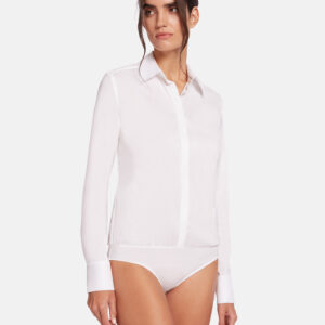 Stil-Symbiose: Wenn sich die klassische weiße Bluse mit angesetztem Body trifft